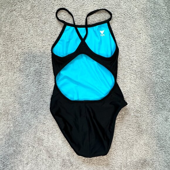 TYR | Women’s Solid Diamondfit Reversible One Piece Swimsuit | Blk, Blue… - Picture 6 of 11